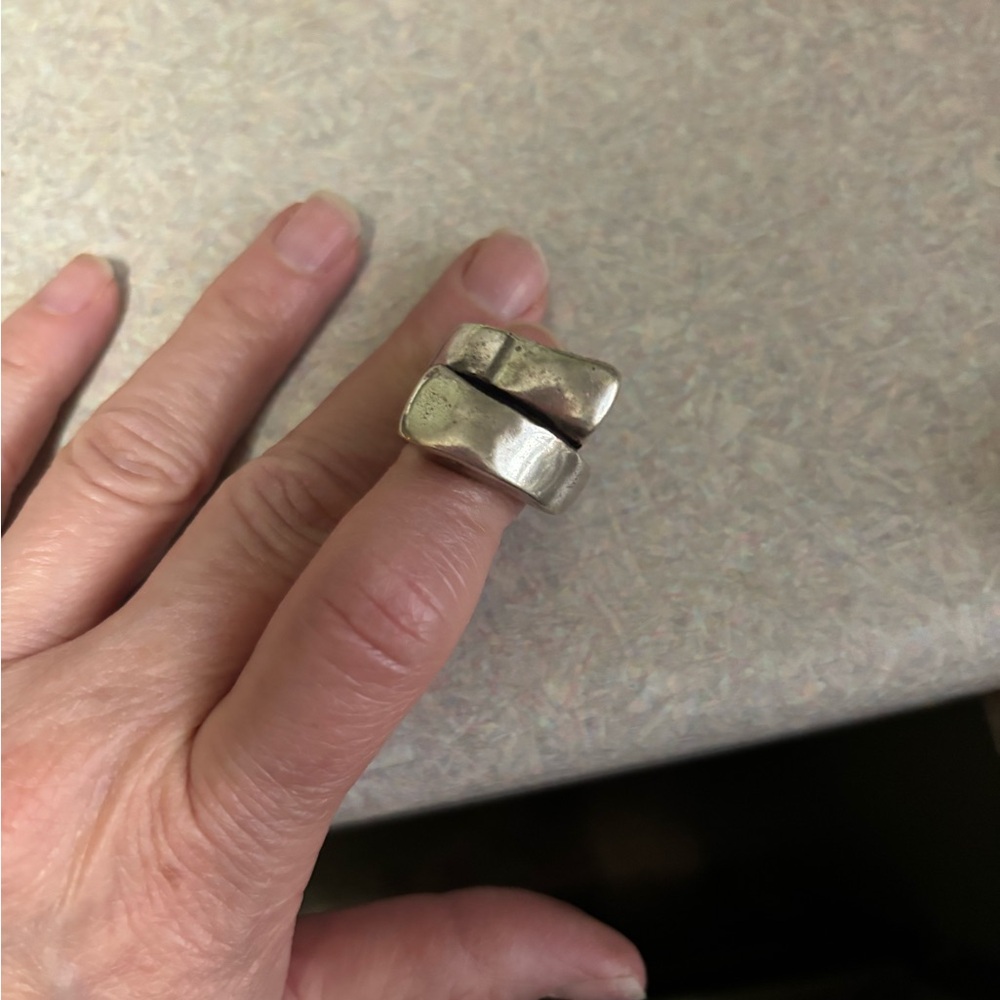 Elegant Silver Women's Ring